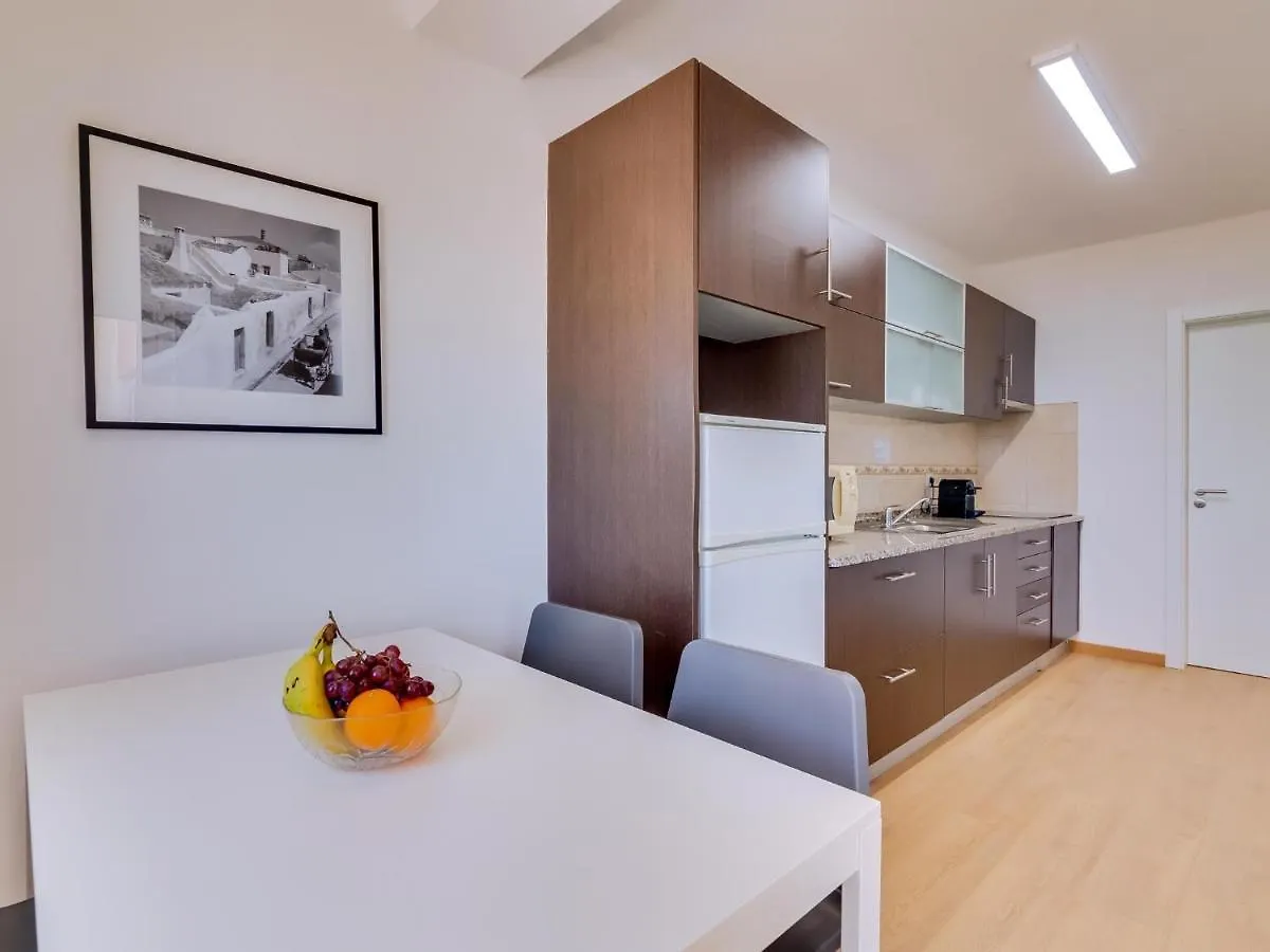 Al - Apartamento Girassol Beach Front Quarteira Apartment